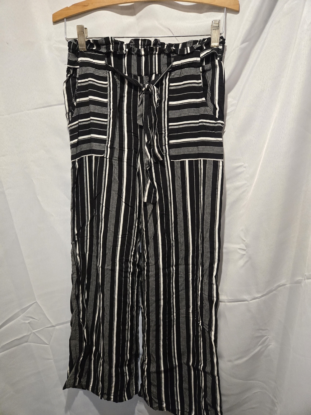 Joe B Black & White Striped Wide-Leg Pants